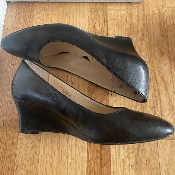 Adrienne Vittadini black wedge shoes, sz 7.5 - Picture 1 of 4